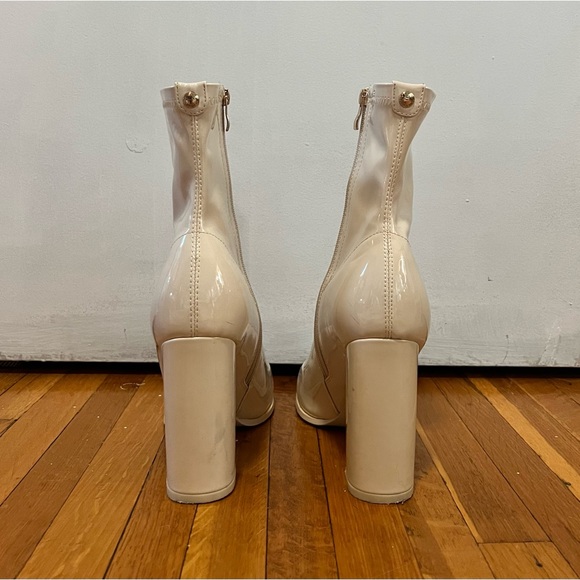 AZALEA WANG chunky heel ankle bootie in off white - Picture 4 of 5